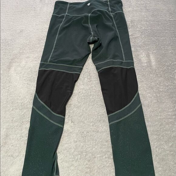 Nanette Lepore 7/8 leggings size medium gorgeous green with black mesh - Picture 3 of 7